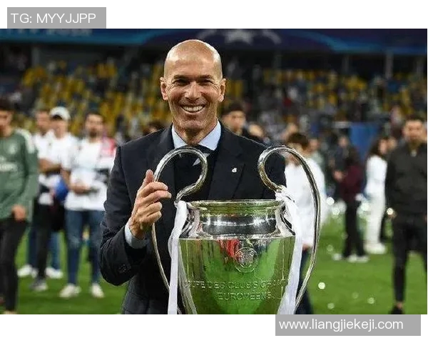 荷兰足球界的秃顶明星球员盘点与成就分析 荷兰足球界的秃顶明星球员盘点与成就分析