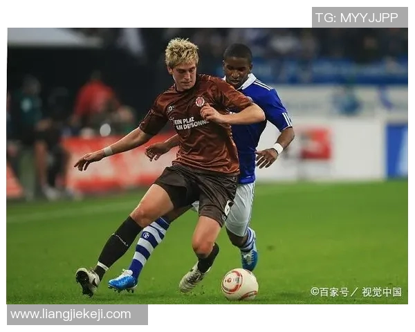 奥厄与杜塞尔的激烈对决揭示了足球战术的博弈与球队实力的较量 奥厄与杜塞尔的激烈对决揭示了足球战术的博弈与球队实力的较量