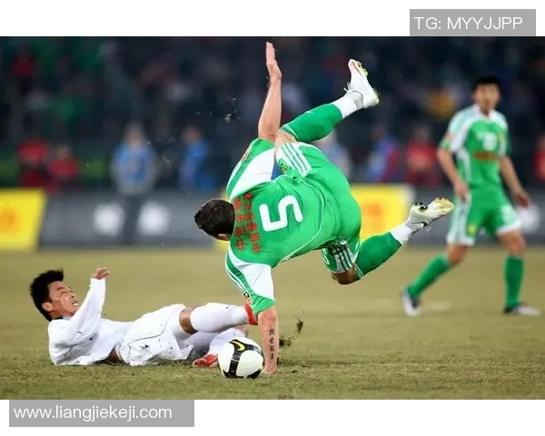 绿色鞋子足球明星的身份揭秘与背后的故事分析