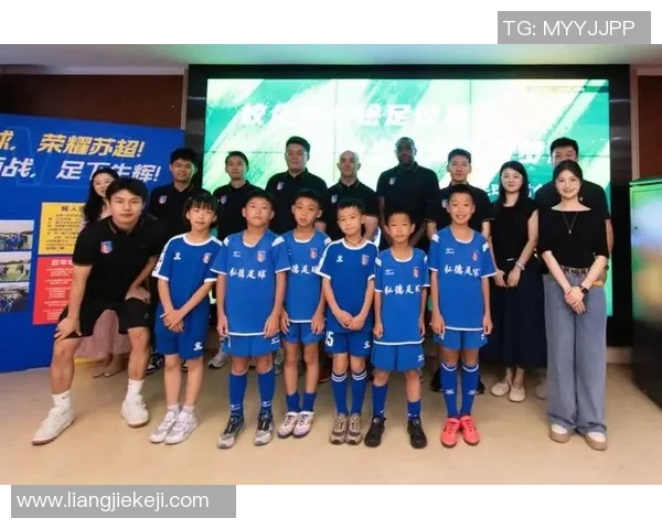 足球明星为孩子们送上温暖祝福助力梦想成真与成长之路同行